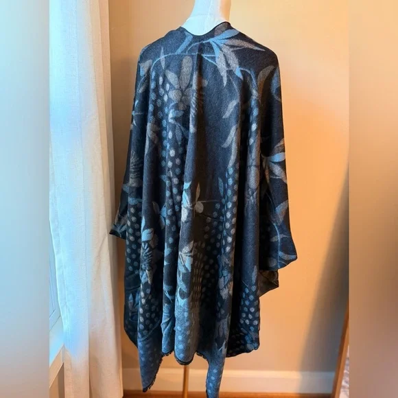 NWT 100% Cashmere wrap - Picture 2 of 5